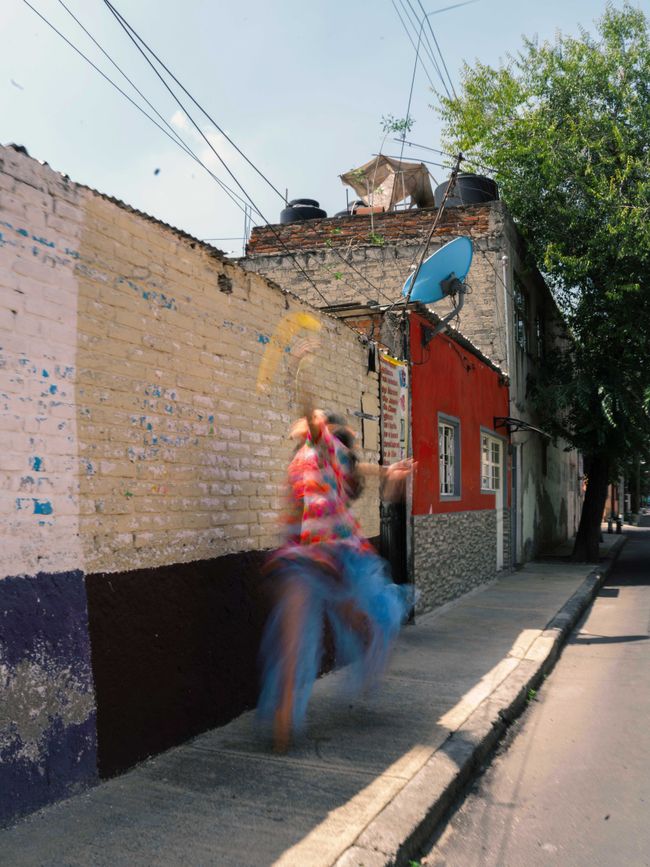 © Lucero Ardila - Image from the Tales of the Asphalt Flower photography project