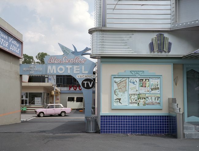 © Ge Zeng - A pink car parked on the side of the road