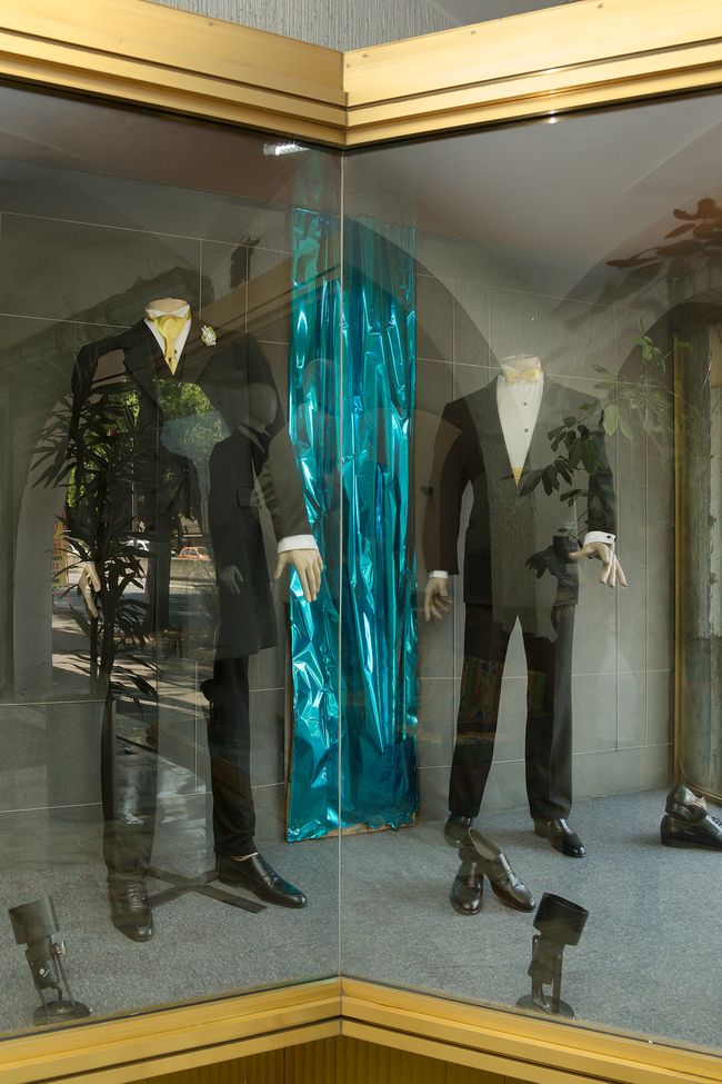 © Melba Arellano - Tuxedo rental business of several generations of the García family