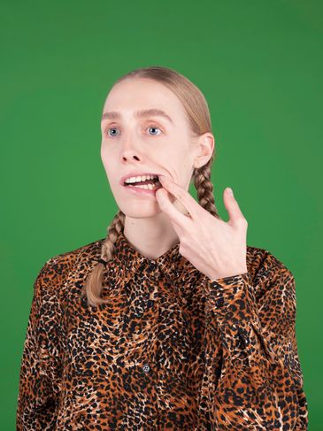 Mostra Six Stations and a Golden Tooth - Lucija Rosc